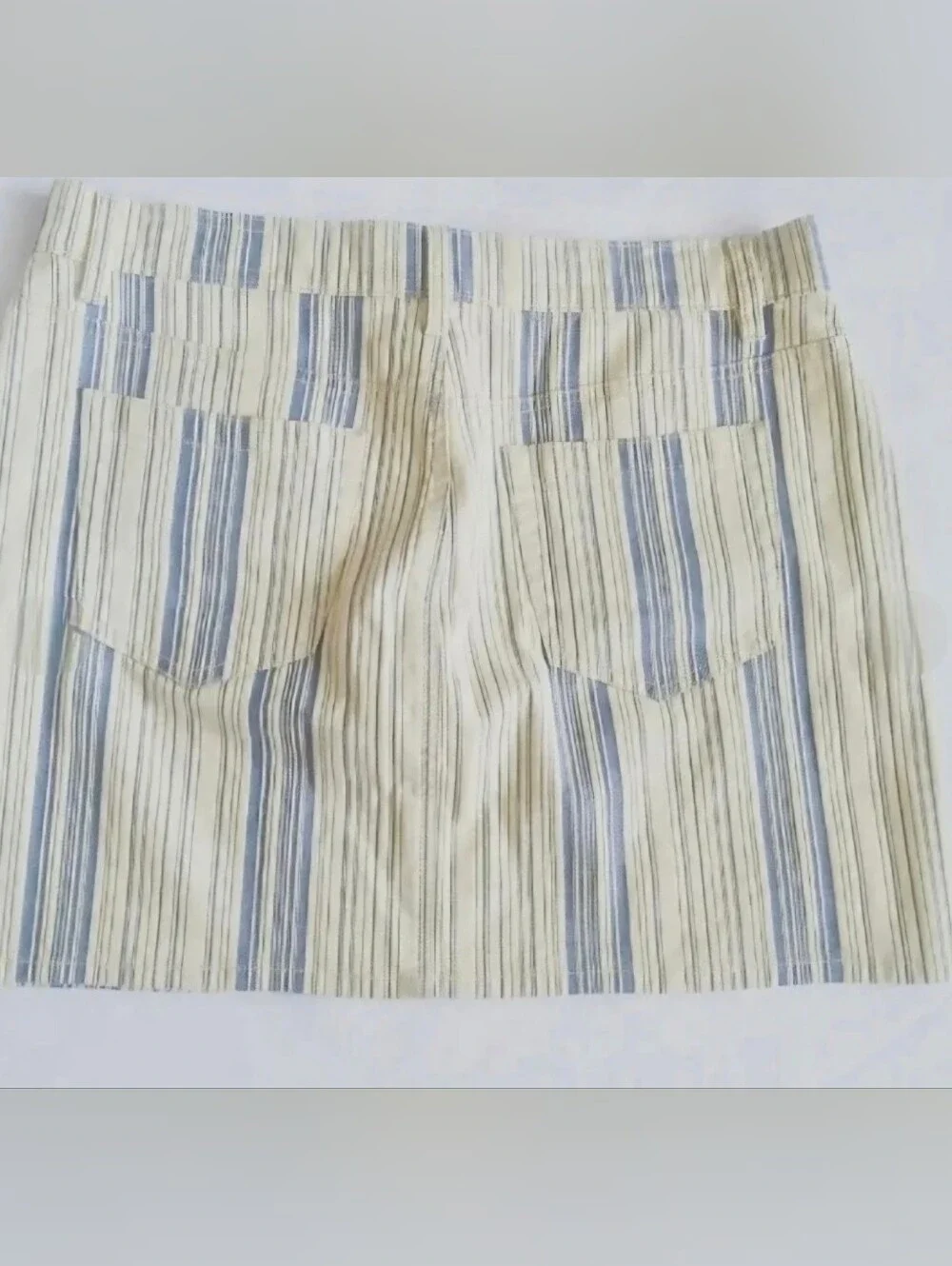 Two By Vince Camuto Cream and Blue Striped Mini Skirt SZ 10 - Picture 2 of 7